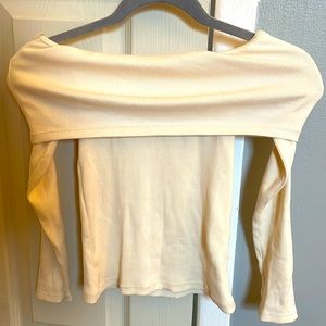 Size small cream/white off the shoulder crop top from Zara!